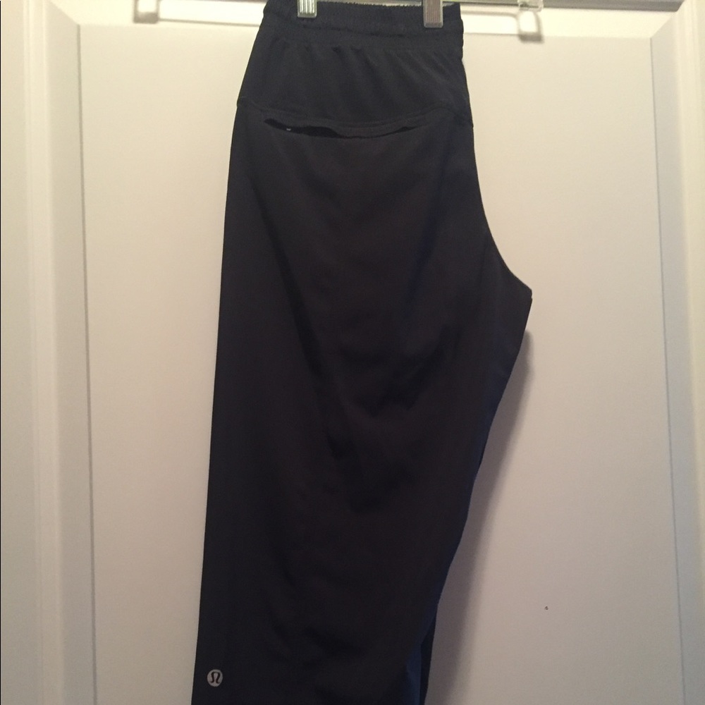 EUC Lululemon Capri, Casual fit, 2